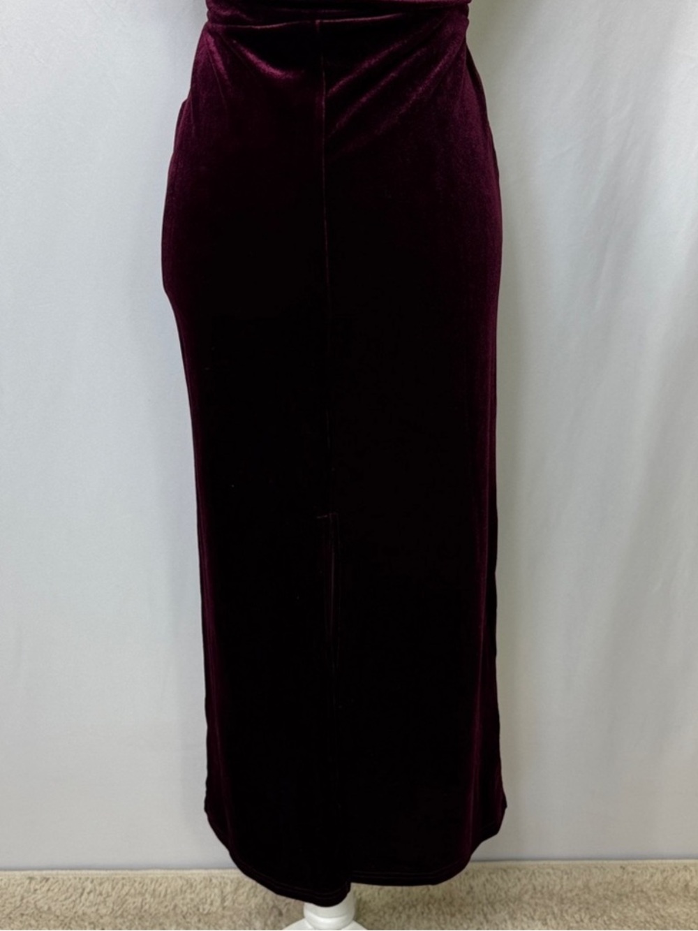ASTR Tue Label Off The Shoulder Velvet Formal Dress Size Medium Wine Burgundy - Picture 11 of 13